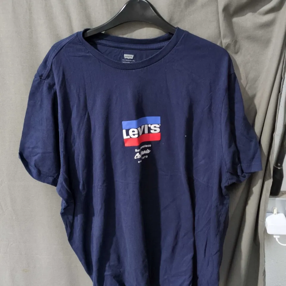 LEVI’S NAVY T-SHIRT – UK XXL (US XXL)