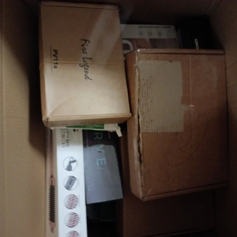 APPROXIMATELY 10 ASSORTED ELECTRICAL ITEMS TO INCLUDE HEATED BRUSH, TV ANTENNA, DIFFUSER ETC