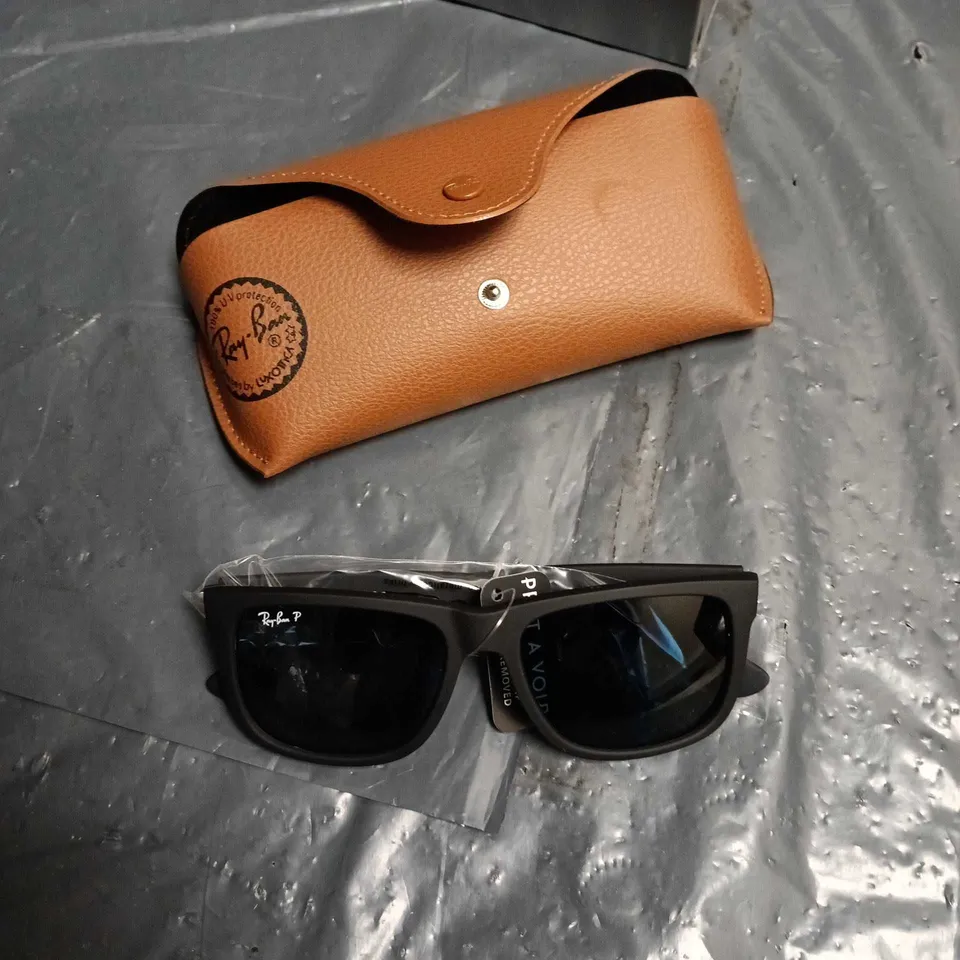 RAY-BAN RB4165 JUSTIN SUNGLASSES – BLACK RUBBER FRAME, DARK BLUE LENSES – BOXED WITH TAN LEATHER CASE