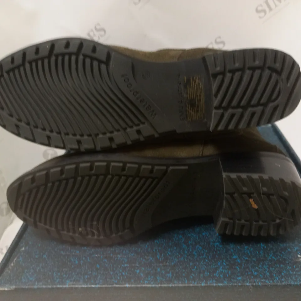 BOXED DARK OLIVE ANHKLE BOOT- SIZE 9