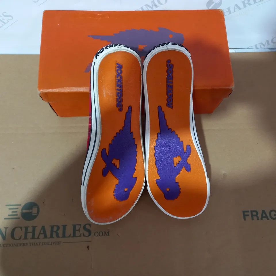 BOXED PAIR OF ROCKET DOG TARTAN DETAIL SHOES SIZE 39
