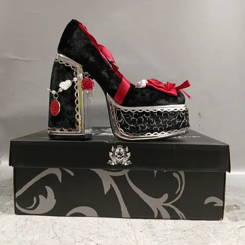 BOXED PAIR OF KOI TWILIGHT SAGA THE COLD ONES MIDNIGHT VELVET ORNATE HEELS IN BLACK SIZE UK 3