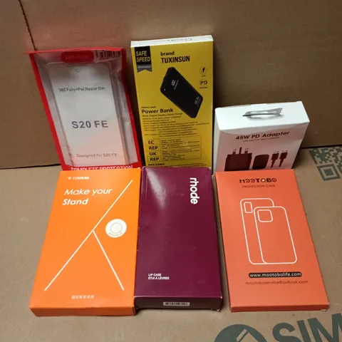APPROXIMATELY 15 ASSORTED MOBILE PHONE ACCESSORIES TO INCLUDE POWER BANKS, CASES AND CHARGE CABLES