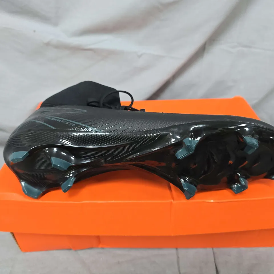 BOXED PAIR OF NIKE MERCURIALS PRO IN BLACK - UK 10