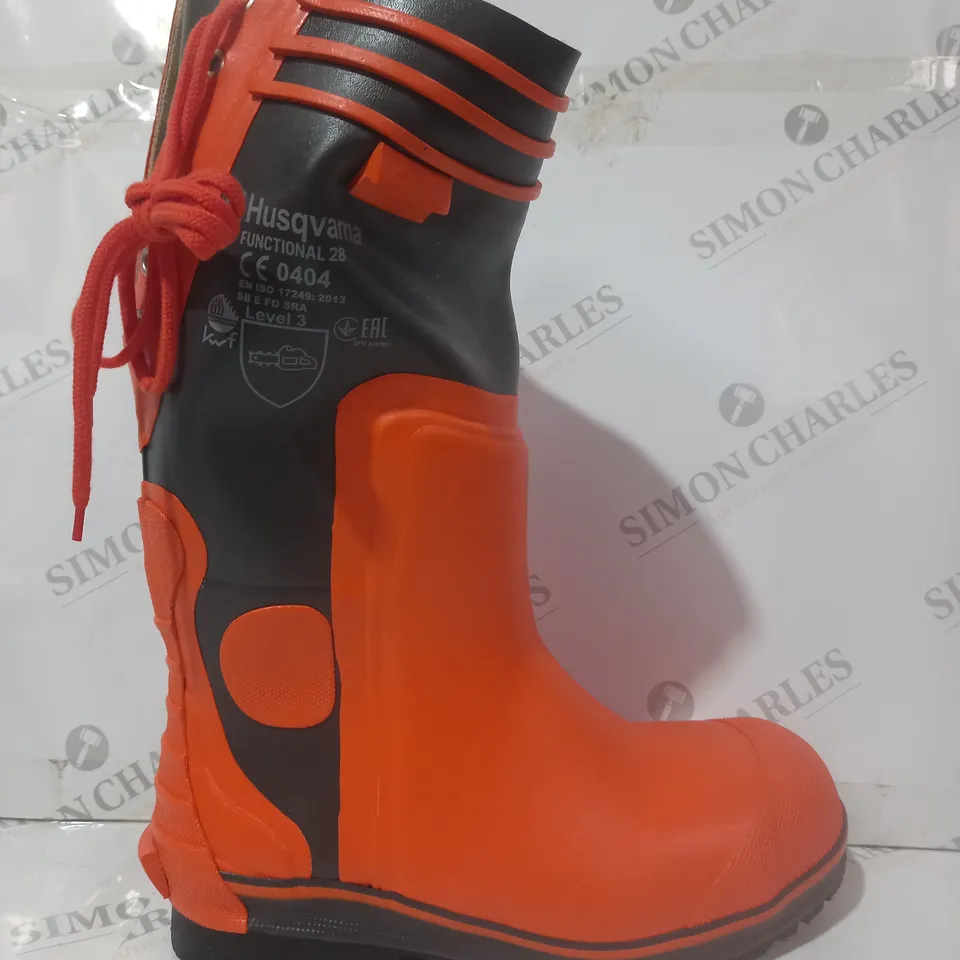 BOXED PAIR OF HUSQVARNA PROTECTIVE RUBBER BOOTS IN ORANGE UK SIZE 9