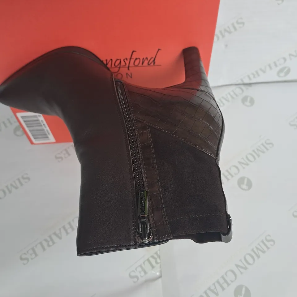 BOXED RUTH LANGSFORD DARK BROWN LEATHER POINTED HEEL BOOTS SIZE 8
