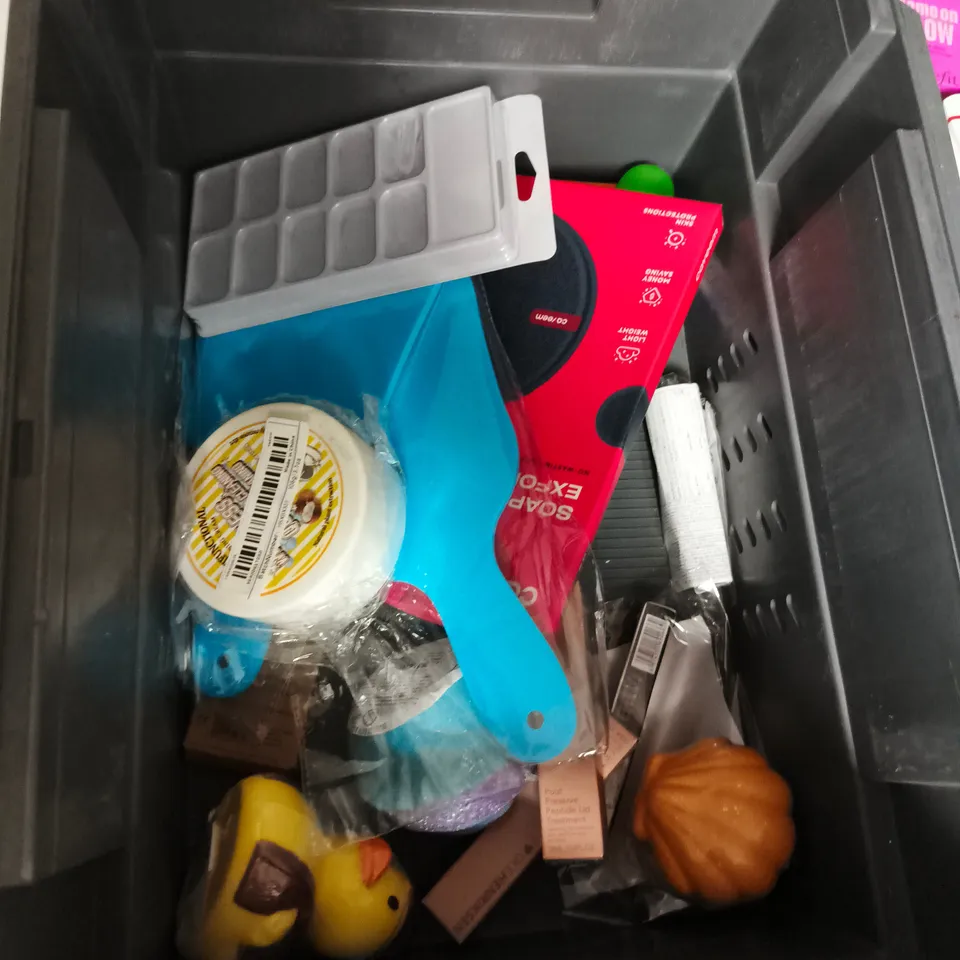 APPROXIMATELY 20 HEALTH AND BEAUTY PRODUCTS TO INCLUDE OSHUN ELECTROLYTE CONCENTRATE, COLGATE SEA SALT SOAP AND NIP & FAB CREAM