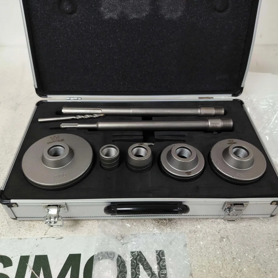 CORE DRILL BIT SET 9‑PIECE IN METAL CASE 