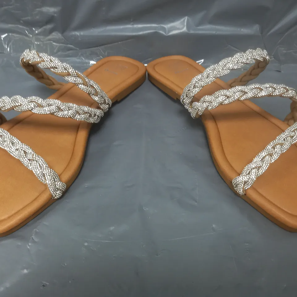 BOXED PAIR OF DUNE LONDON SANDALS IN TAN SIZE 7