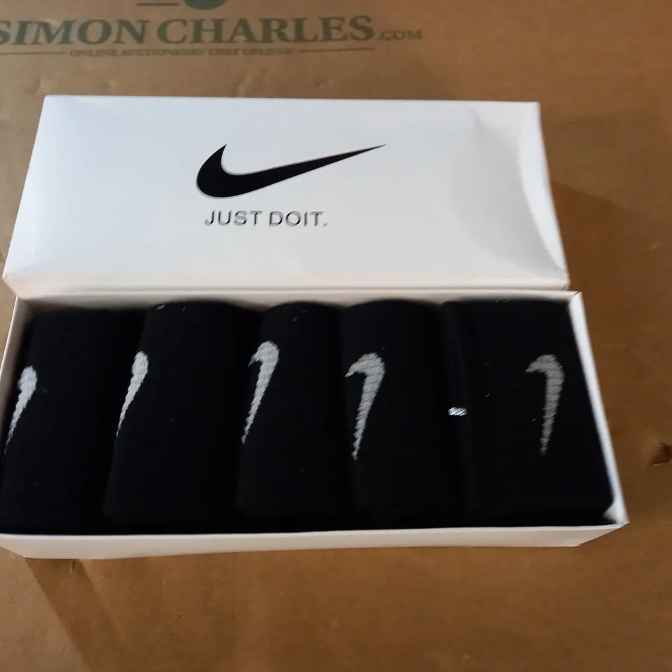 BOXED NIKE 5-PACK OF SOCKS