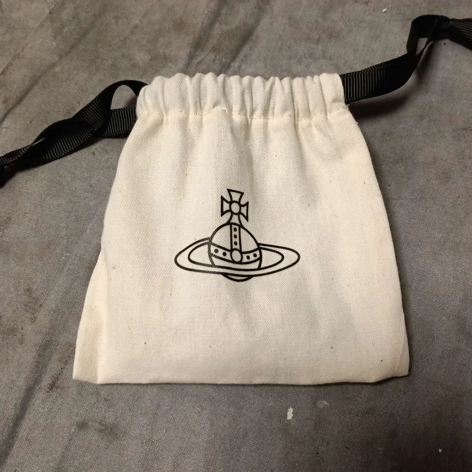 VIVIENNE WESTWOOD PEARL BRACELET WITH ORB CLASP – BOXED WITH POUCH