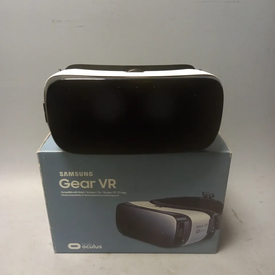 SAMSUNG GEAR VR HEADSET