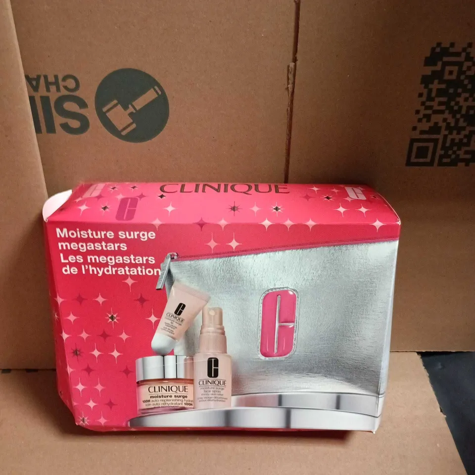 CLINIQUE MOISTURE SURGE GIFT SET – PINK BOX