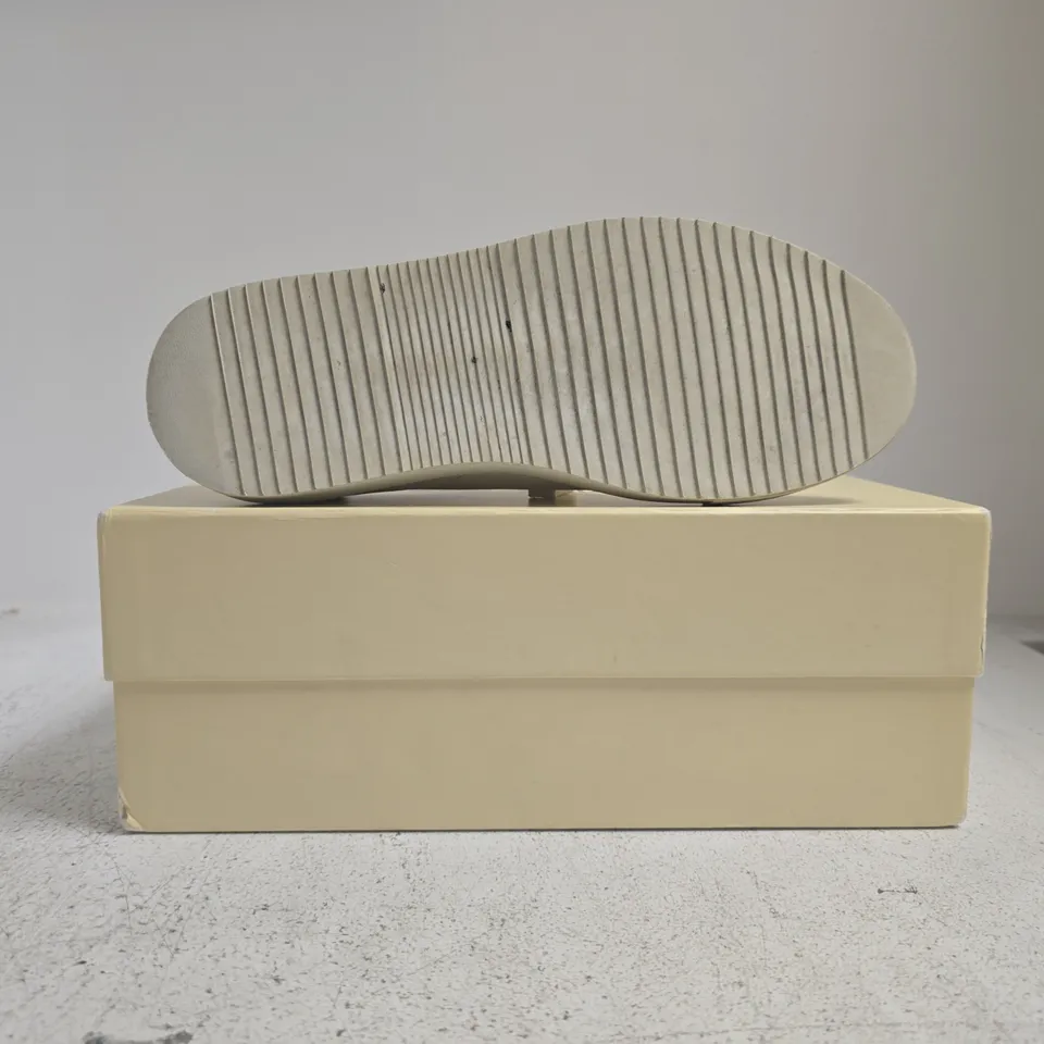 BOXED PAIR OF AXEL ARIGATO CLEAN 90 BIRD SHOES IN WHITE SIZE UK 5