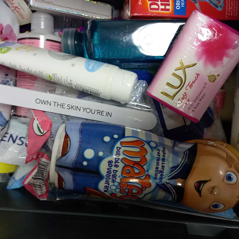 LOT OF APPROXIMATELY 20 ASSORTED HEALTH & BEAUTY ITEMS, TO INCLUDE FACE MASK, LOTTIE, MASCARA, ETC