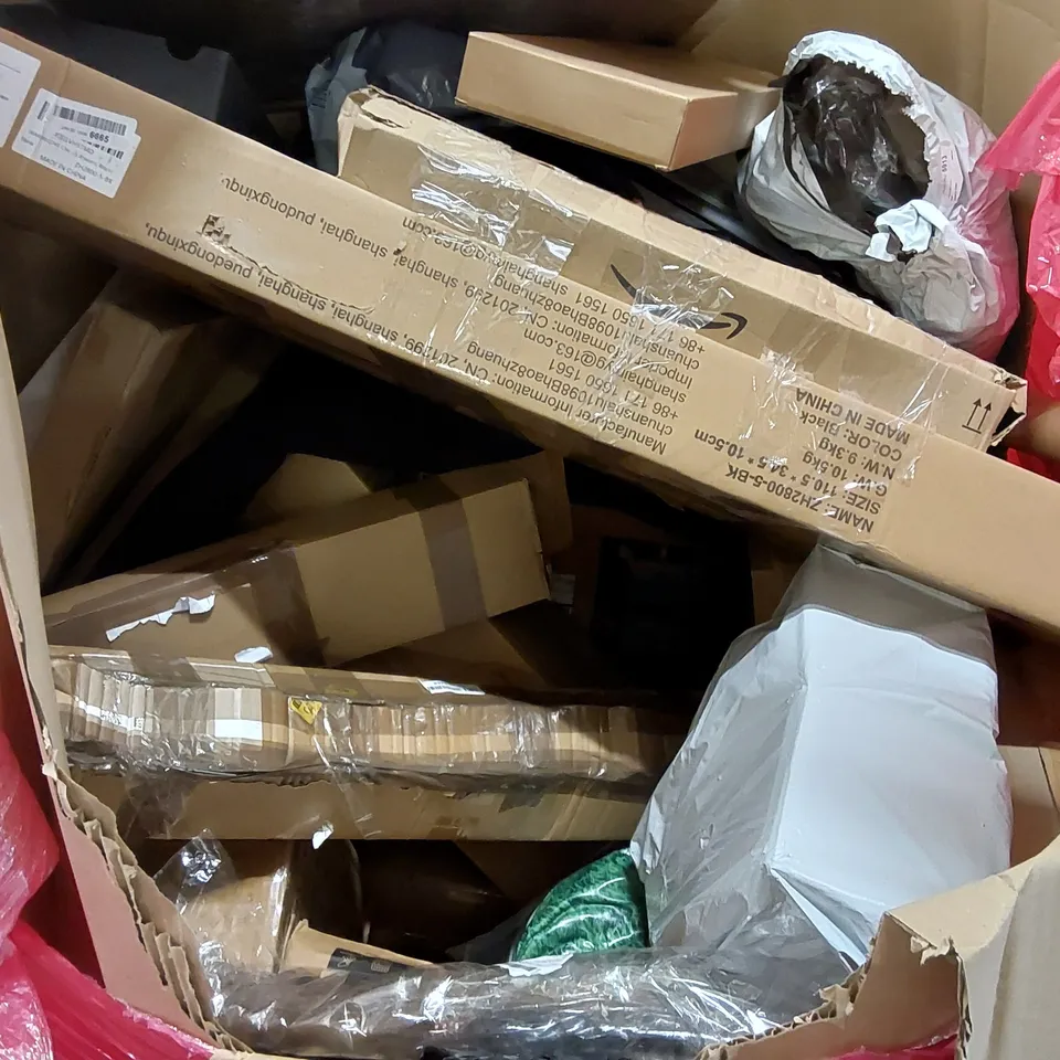 PALLET OF ASSORTED CONSUMER PRODUCTS TO INCLUDE; ELECTRIC PATIO HEATER, STEP LADDER, RUGS, ADRIAN STORAGE BASKET, ARTIFICIAL LEAVES DECORATIONS ECT