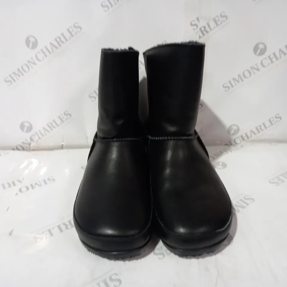 FITFLOPS ORIGINAL MUKLUK SHORTY SHEARLING LEATHER BOOTS SIZE 9