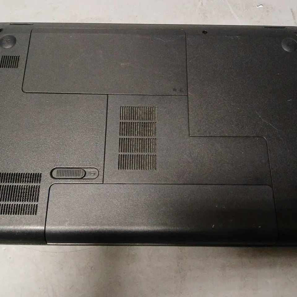 HP 2000 BLACK LAPTOP