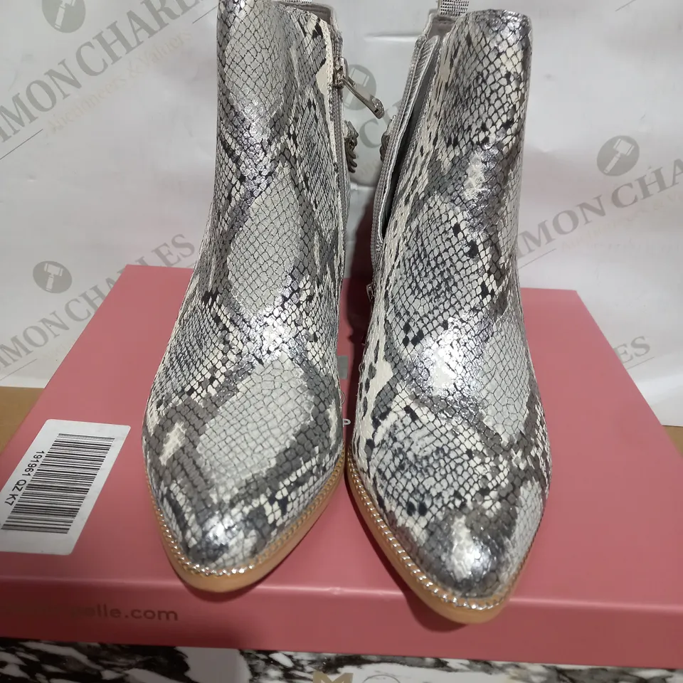 MODA IN PELLE BRINLEE ANKLE BOOTS, GREY - SIZE 7