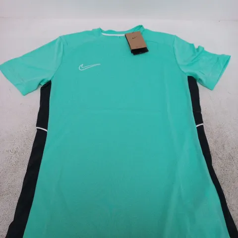NIKE TURQUOISE TECH SHIRT – SIZE M