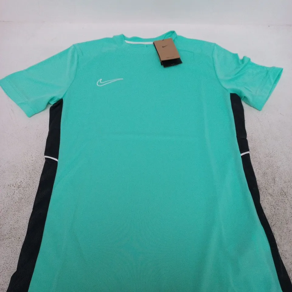 NIKE TURQUOISE TECH SHIRT – SIZE M