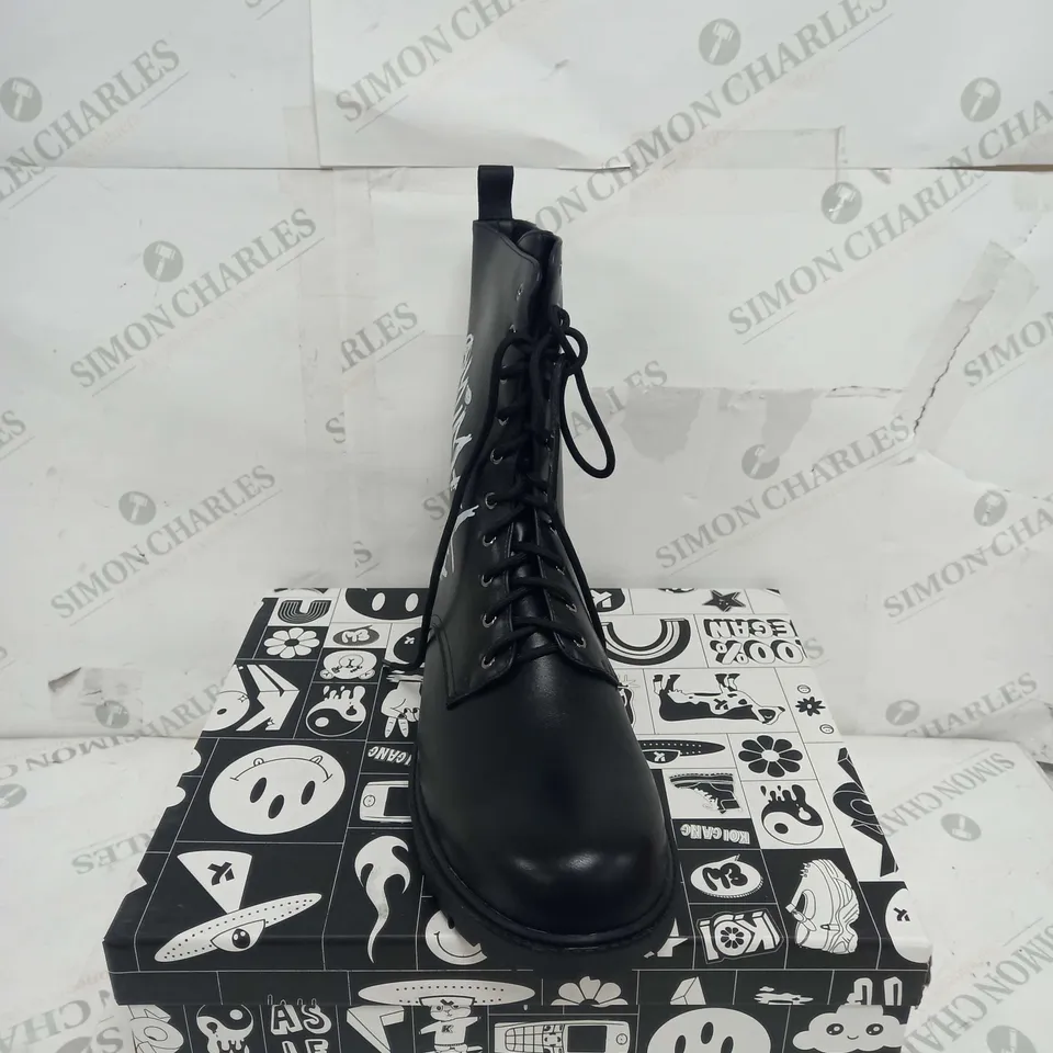 BOXED PAIR OF KOI FOOTWEAR THE STATEMENT ANIMAL FREE MENS MILITARY BOOTS - SIZE 12