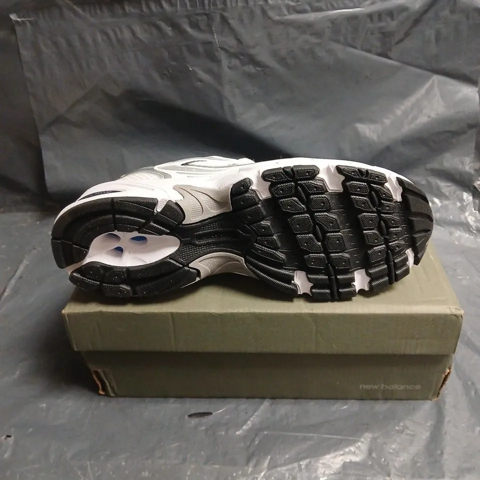 New Balance Running Shoes - White/Blue (Men's 7)