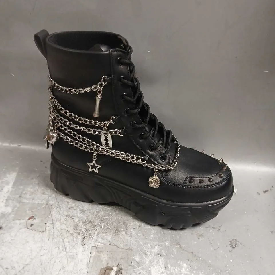 KOI BONED CATCH BLACK MYSTIC CHARM BOOTS SIZE 6