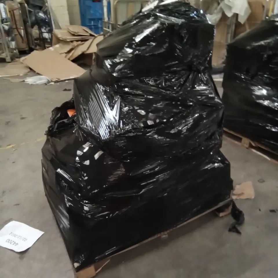 PALLET OF ASSORTED ELECTRONICS INCLUDING POLAROID DIGITAL CAMERA, PROJECTOR, MOUSE AND KEYBOARDS, EZCOOL ALL IN 1 CARD READERS, POLYCOM CONFERENCE PHONE