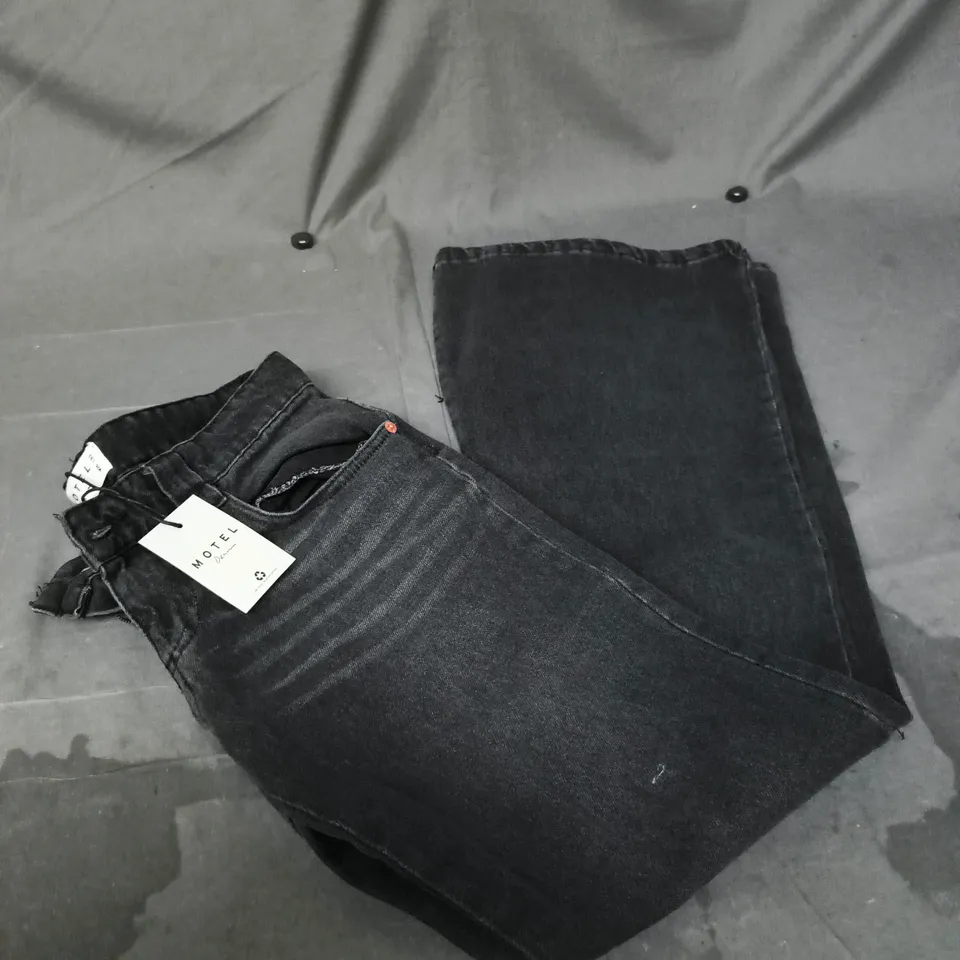 MOTEL WOMEN'S BELL BOTTOM FLARE JEANS – BLACK, UK 6 (W26/L32)