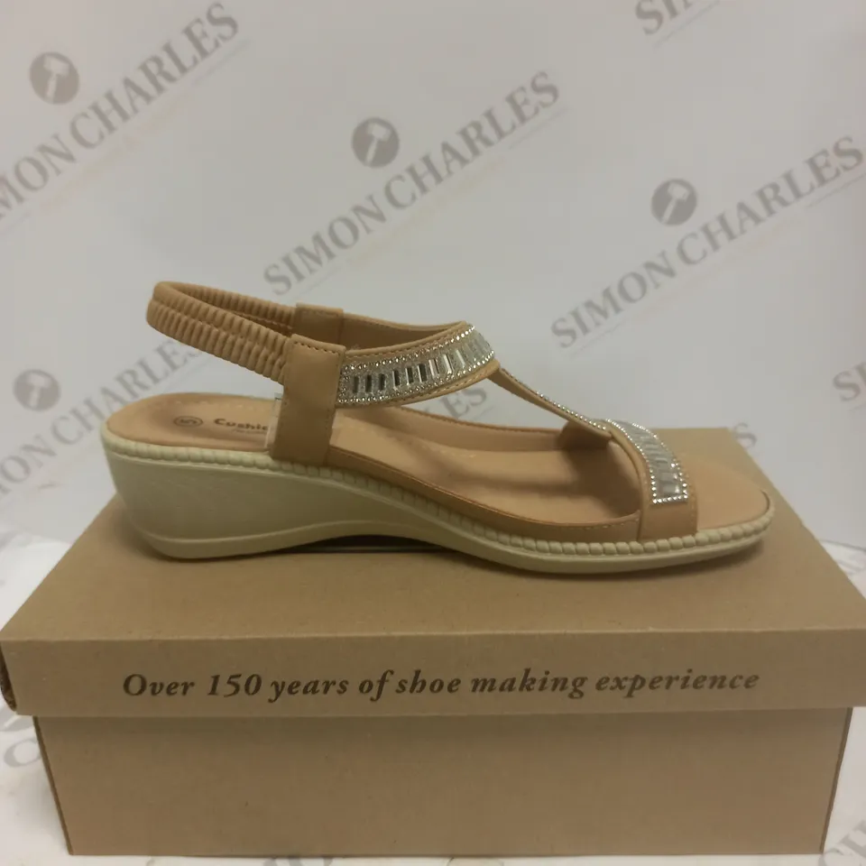 BOXED PAIR OF CUSHION WALK DIAMANTE T BAR SANDALS - 5