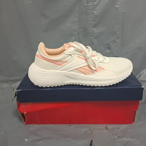 BOXED PAIR OF REBOOK LITE 4 SHOES IN WHITE / CORAL SIZE UK 4