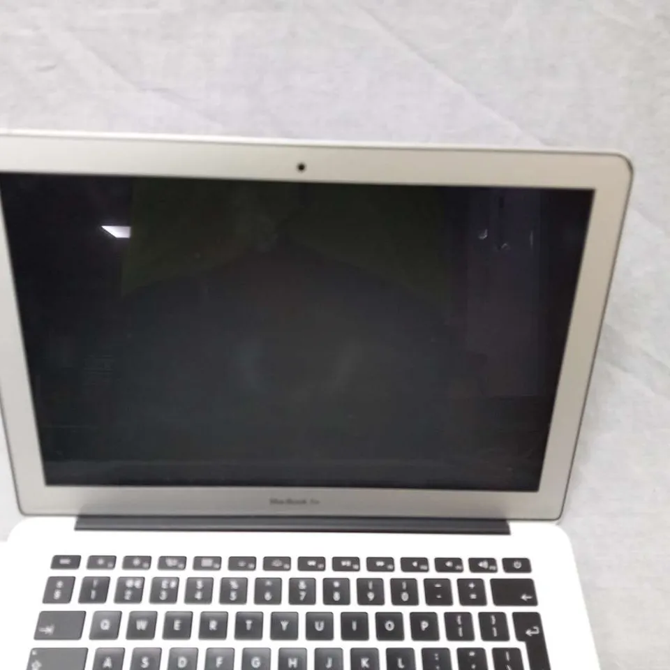 APPLE MAC BOOK AIR 7 2/A1466