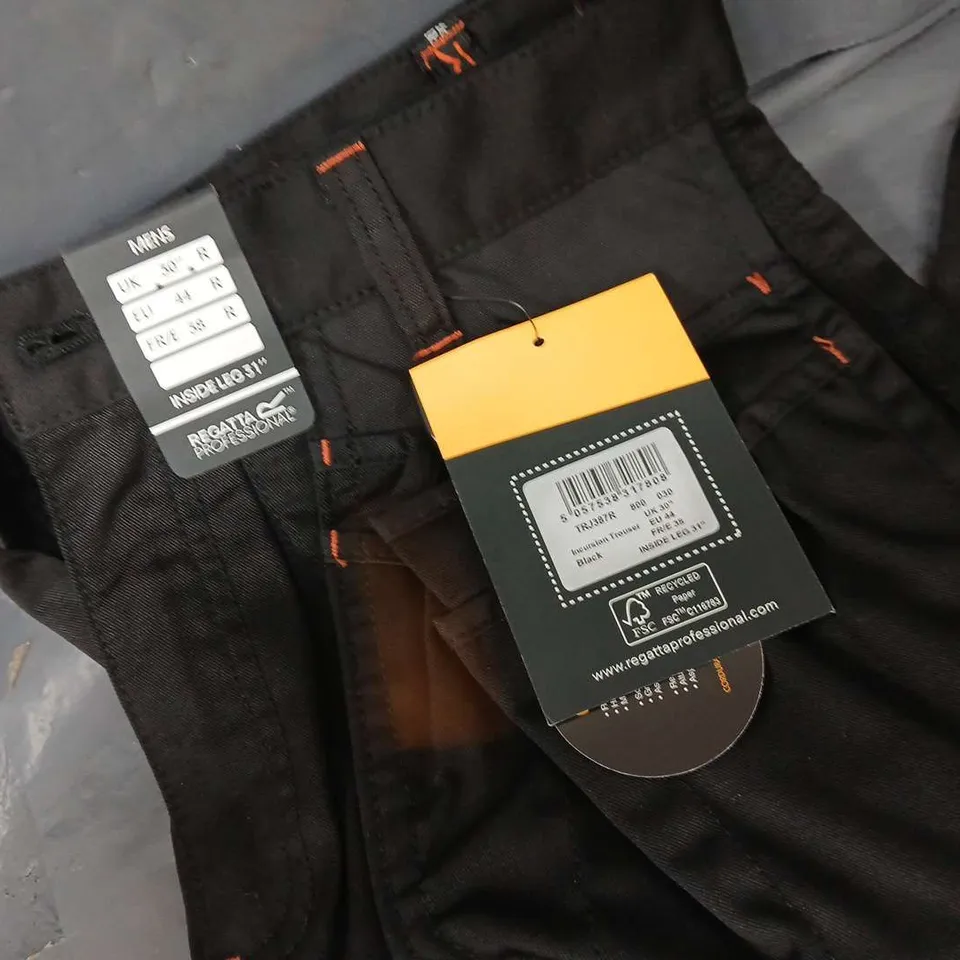 REGATTA PROFESSIONAL INCURSION TROUSER CARGO UK 30" - BLACK 