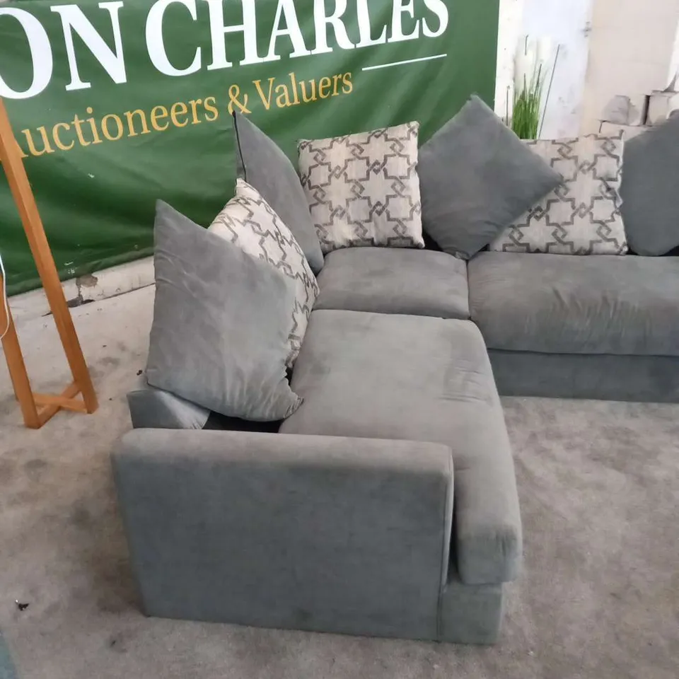 DESIGNER GREY FABRIC CORNER SOFA WITH SCATTER CUSHIONS