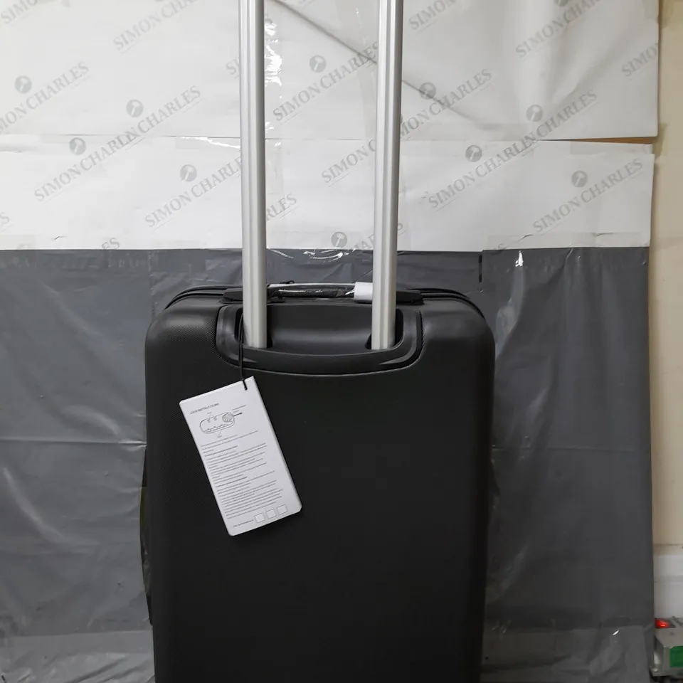 SANTIAGO HARDSHELL 8 WHEEL SUITCASE IN BLACK - MEDIUM