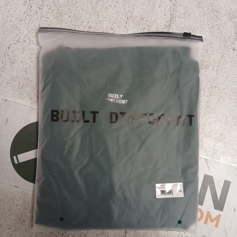 BAGGED BUILT DIFFERENT CREW T-SHIRT IN ARMY GREEN SIZE 2XL