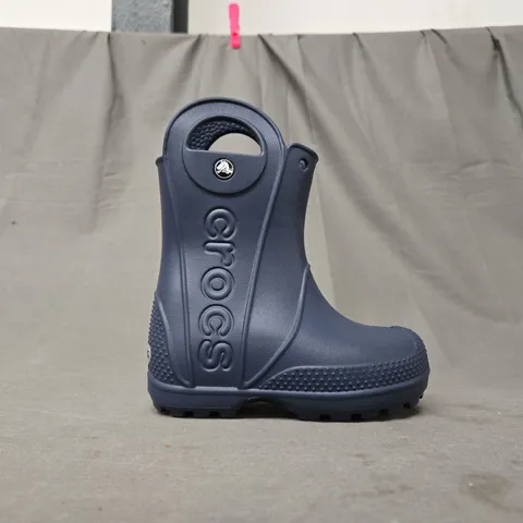 CROCS HANDLE IT RAIN BOOTS FOR KID IN NAVY - UK C8