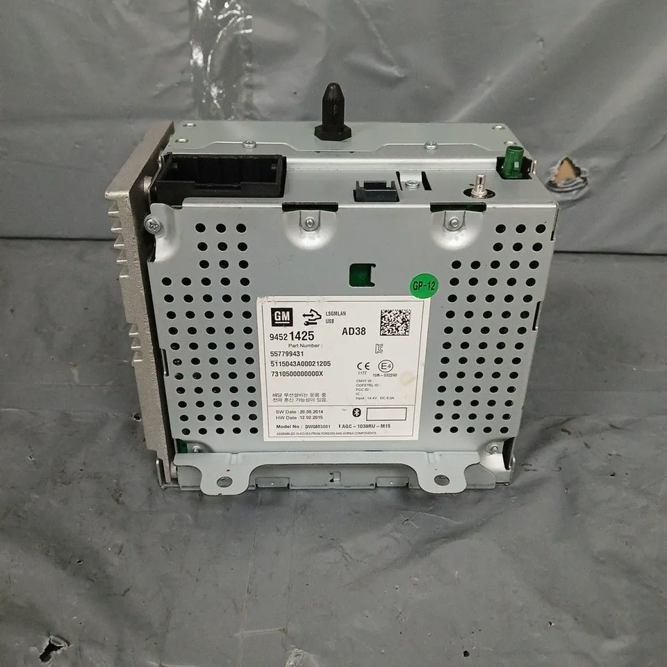 CAR RADIO/CD PLAYER UNIT PART NUMBER:557799431