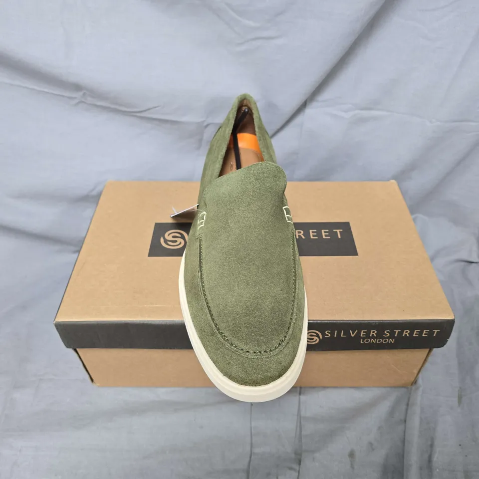 BOXED PAIR OF SILVER STREET LONDON SAN MAURO SHOES IN GREEN LEAF - SIZE 11