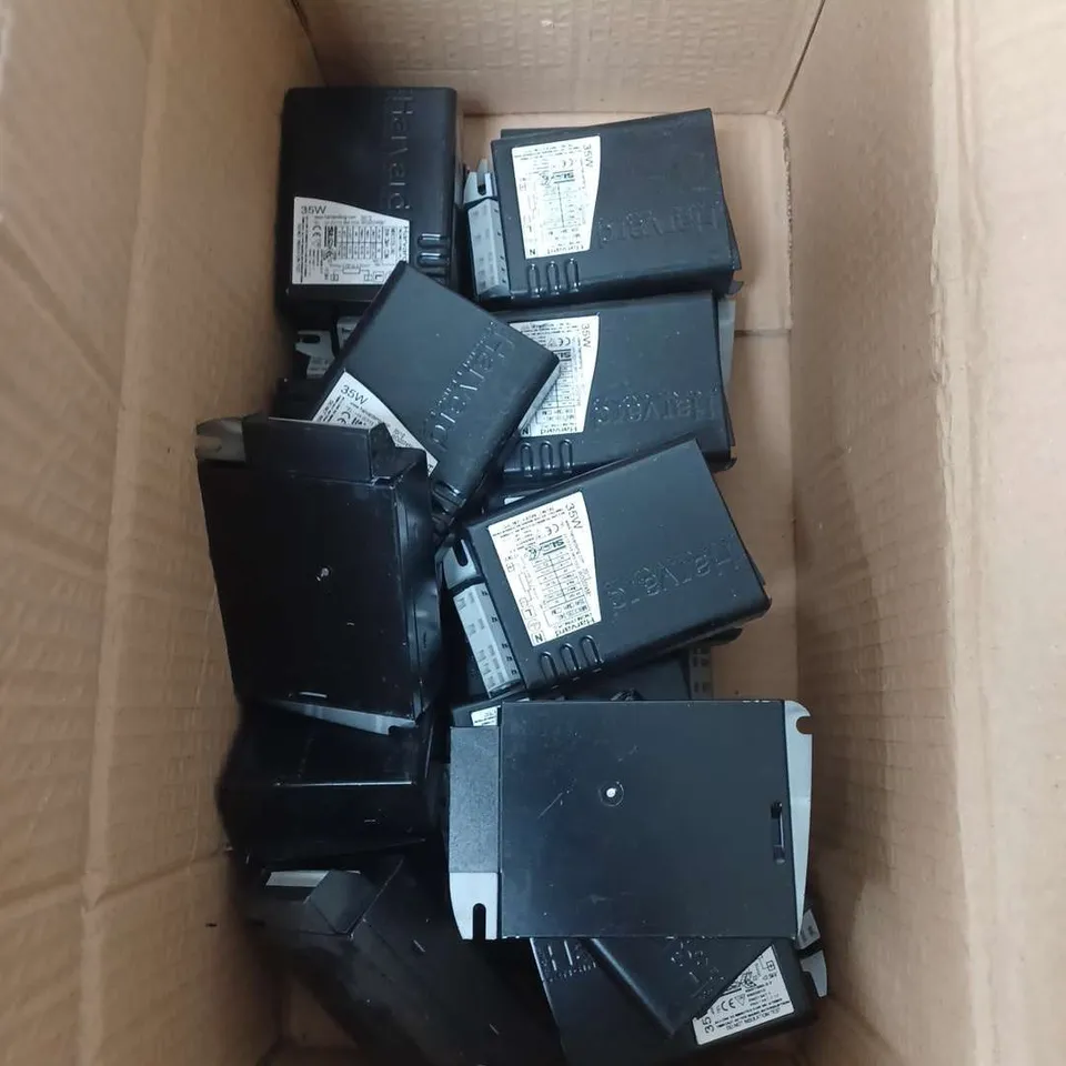lot containg various light fittings and mounts, to include flush mounts models ldl7403,ldl7,4l522