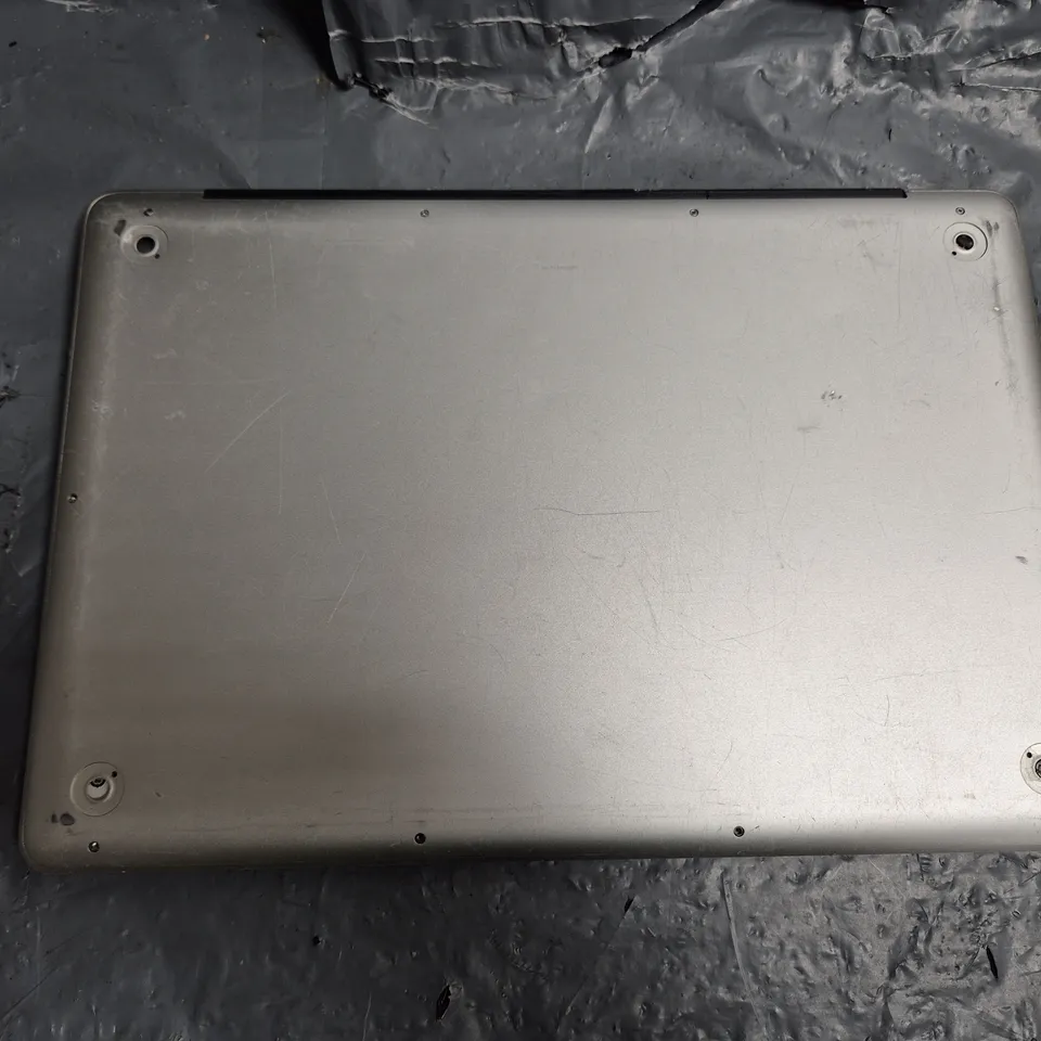 APPLE MACBOOK PRO - 2009 