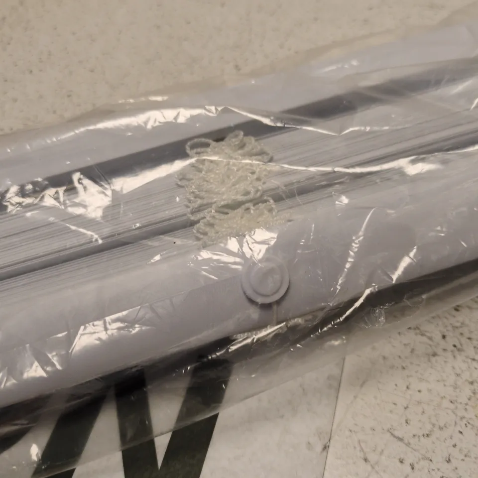 CURTAIN TRACK / WINDOW BLIND RAIL – WHITE, WRAPPED IN PLASTIC 