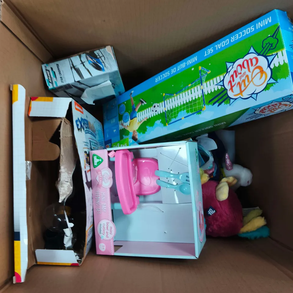 LARGE BOX OF APPROX 5 ASSORTED TOYS AND GAMES 
