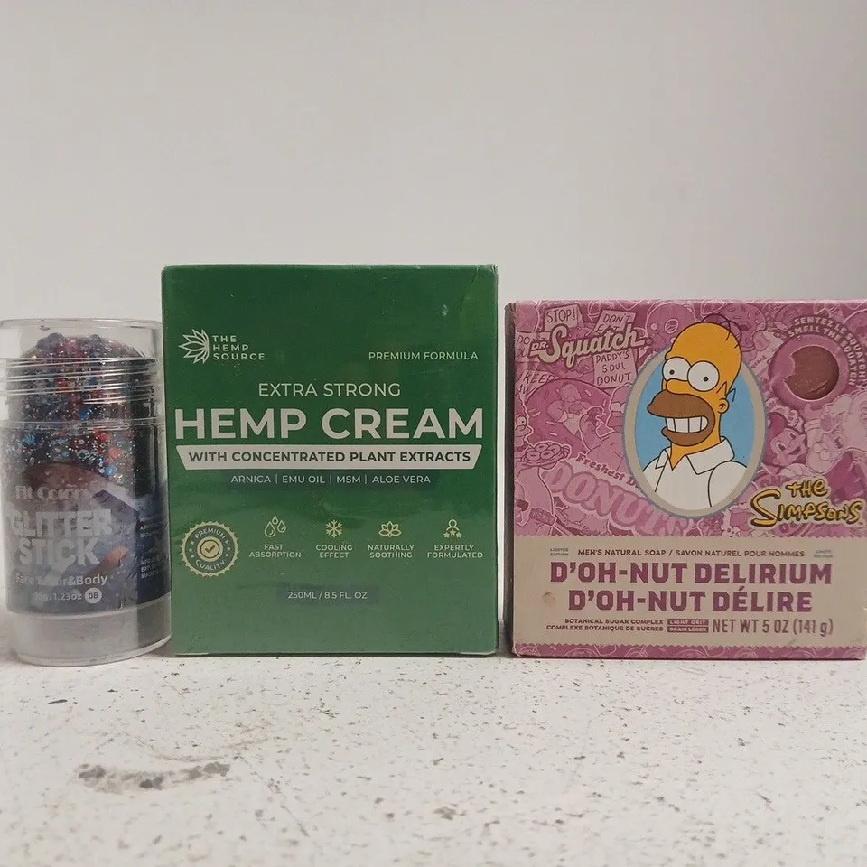 APPROXIMATELY 15 ASSORTED COSMETIC ITEMS INCLUDING VARIOUS MAKES AND BRANDS - COLLECTION ONLY