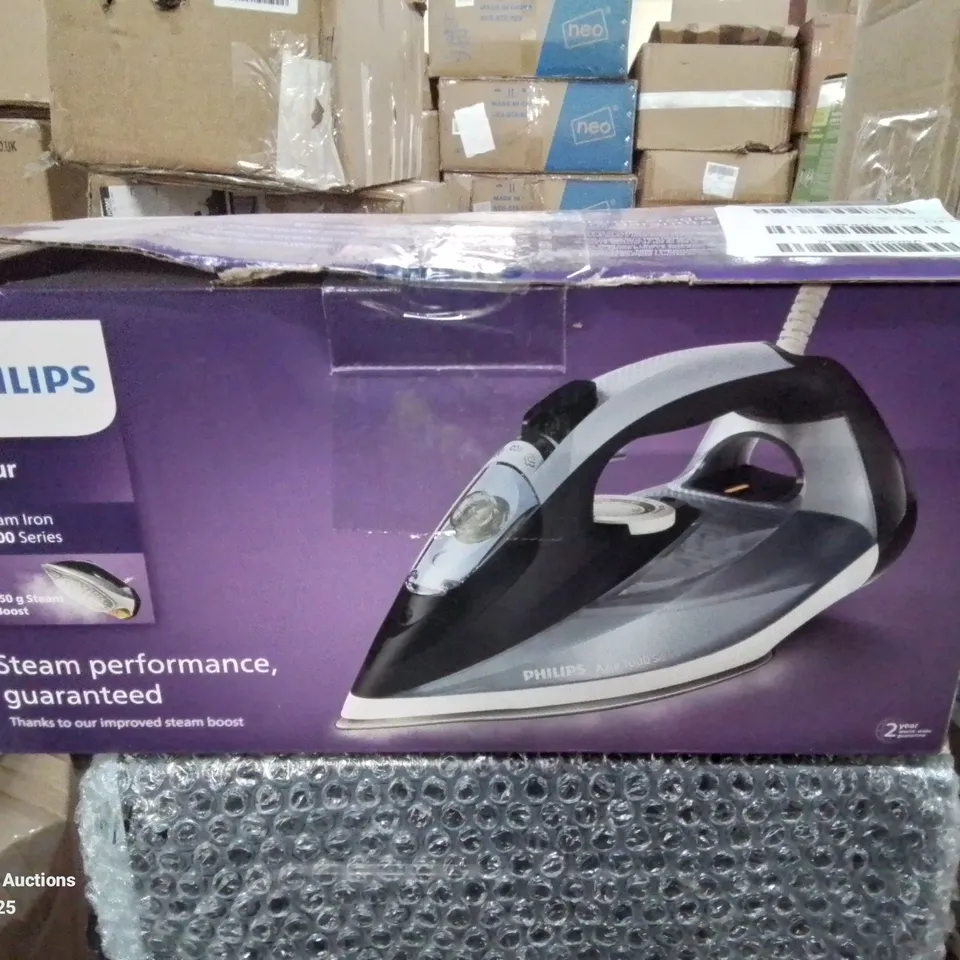 BOXED PHILIPS AZUR STEAM IRON 7000 SERIES 