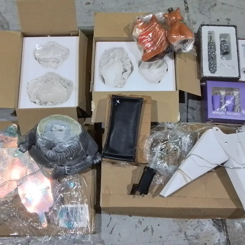LOT OF 13 ASSORTED HOUSEHOLD ITEMS TO INCLUDE SIMPLY BEAUTY VOLCANIC ROLLER, STAR BURST LIGHT AND UNBOXED HISENSE TV - COLLECTION ONLY
