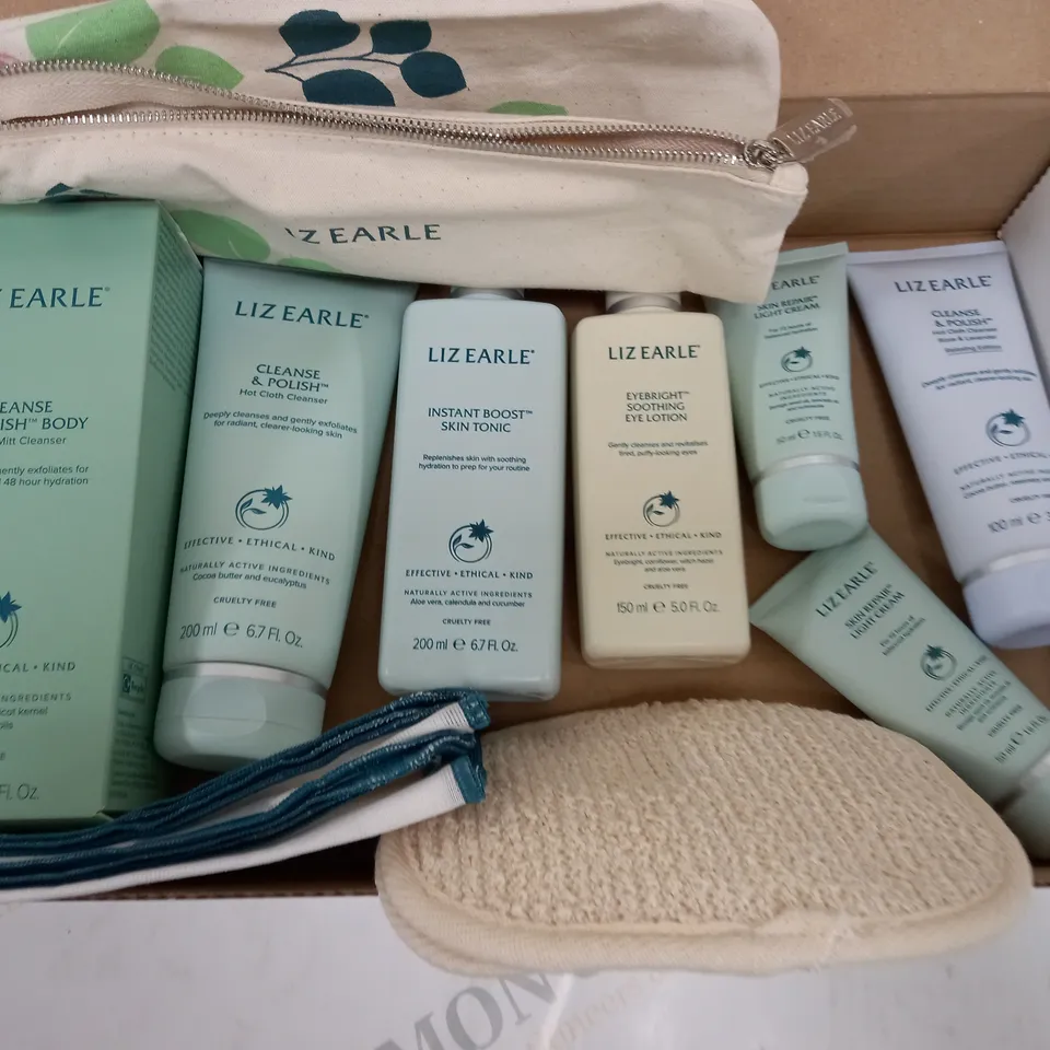 LIZ EARLE 10-PIECE BEAUTY SET 