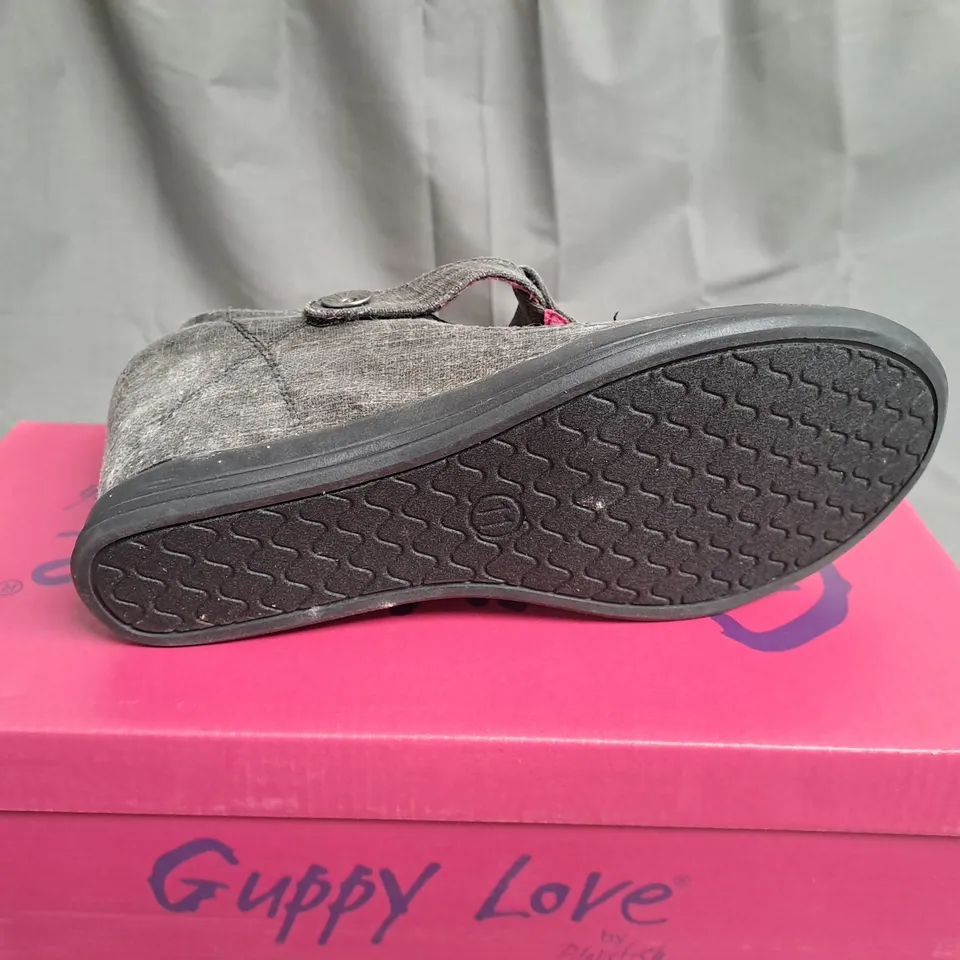 BOX OF APPROXIMATELY 12 PAIRS OF BLACK GUPPY LOVE WEDGE SHOES IN VARIOUS SIZES 