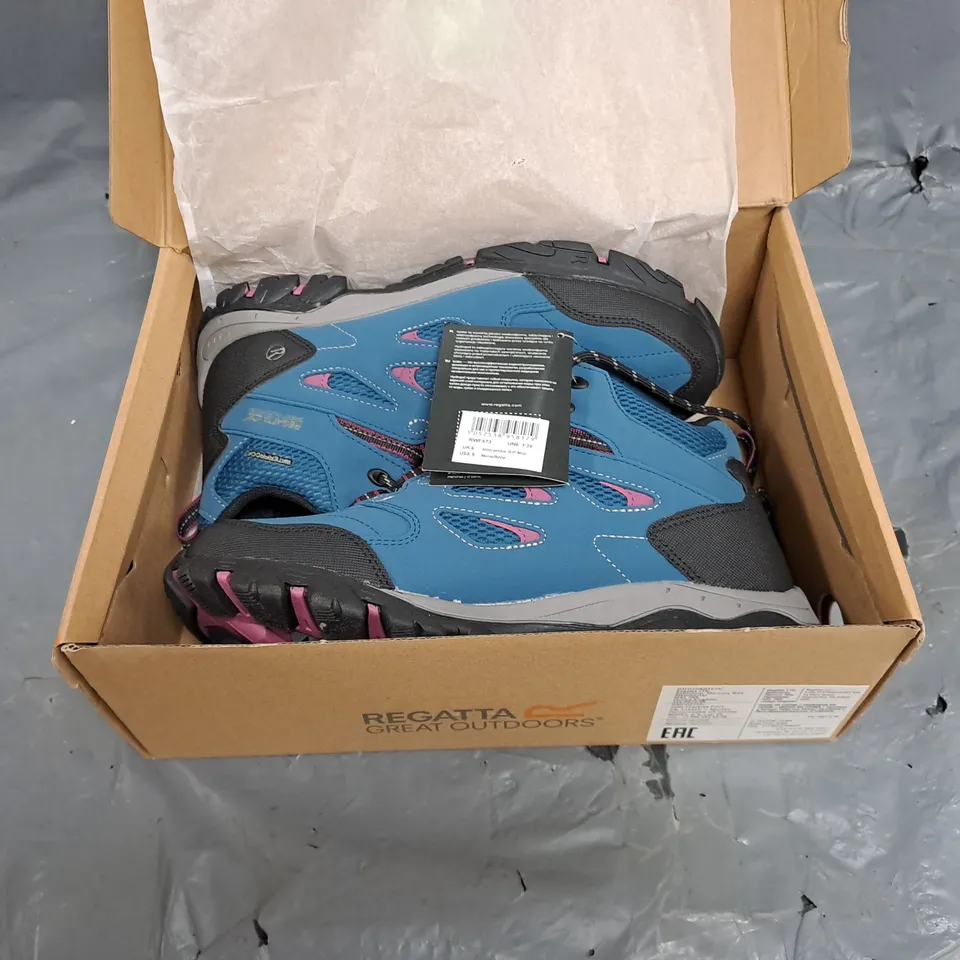 BOXED PAIR OF REGETTA OUTDOORS LADY HOLOCOMBE MID BLUE/RED UK 6 